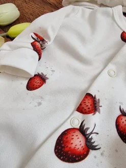 Bawełniany pajac niemowlęcy ze stópkami truskawka