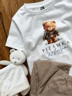 Beżowo biała piżama dziecięca z nadrukiem misia + imię