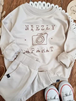 Beżowy komplet dresowy niezły aparat bluza + spodnie