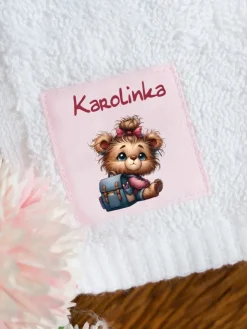 Biały ręcznik urocza uczennica + imię