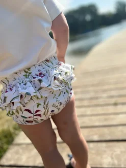 Bloomersy z falbankami na tyle