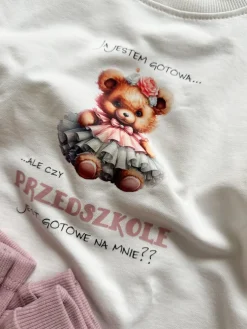 Bluza dziecięca z nadrukiem misia w sukience