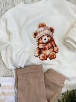 Bluza dziecięca z nadrukiem zimowego niedźwiadka w czapce