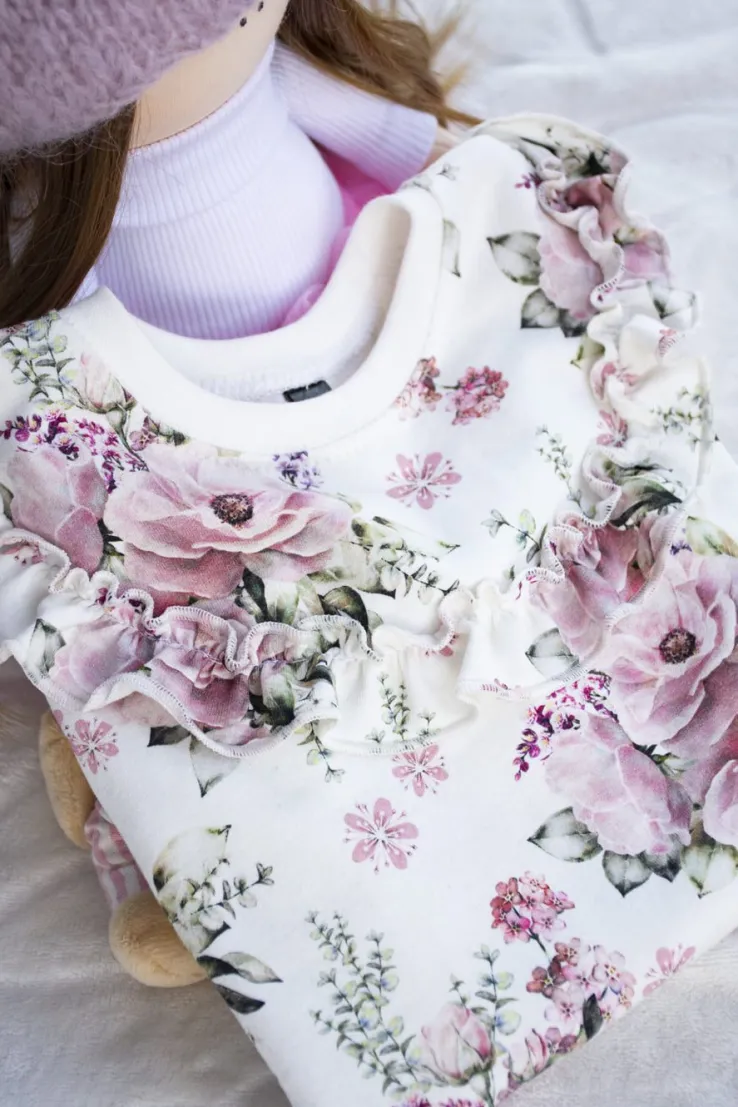 Bluza w kwiaty z falbanką