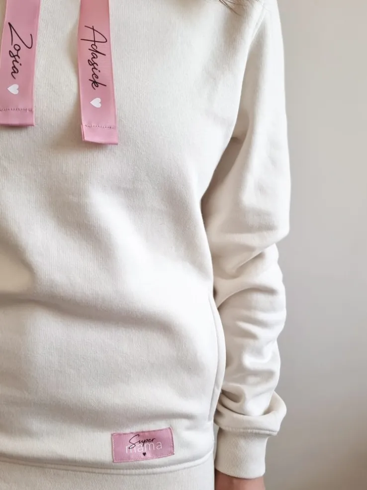 Bluza z kapturem super mama z imionami dzieci na różowej tasiemce