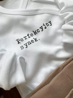 Body kopertowe perfekcyjny synek + beżowe półśpiochy lub spodnie