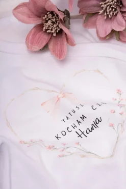 Body/koszulka z nadrukiem w sercu “tatusiu kocham Cię + imię dziecka”