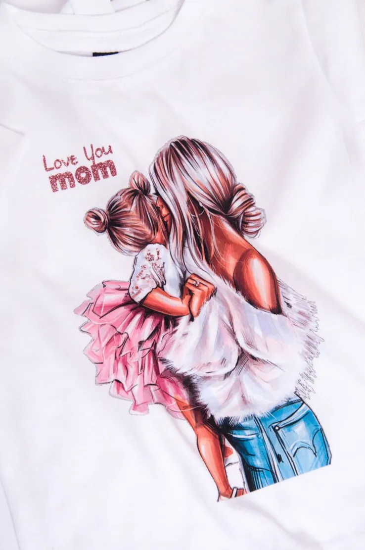 Body Mama z córką i napisem Love you mom