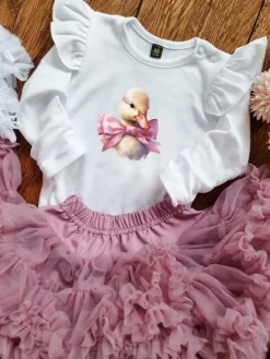 Body niemowlęce z falbankami przy rękawach kaczuszka w kokardzie