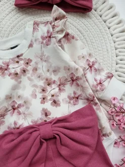 Body z falbankami przy rękawach kwitnący sad