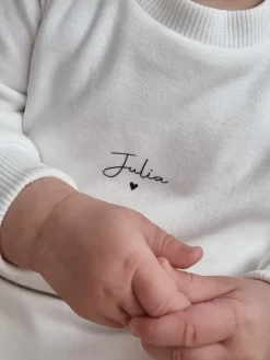 Body z minimalistycznym imieniem z naszywką little bunny