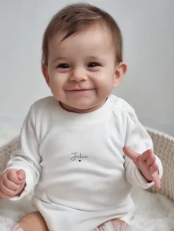 Body z minimalistycznym imieniem z naszywką little bunny