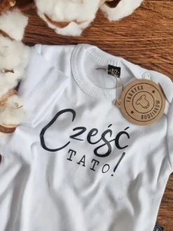 Body z nadrukiem cześć tato!