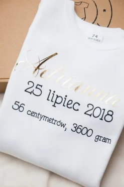 Body z nadrukiem metryczki ze złotym imieniem