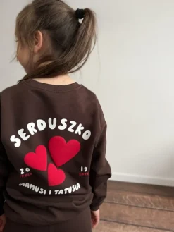 Brązowy komplet dla dziecka serduszko mamusi i tatusia (bluza + spodnie)