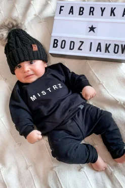 Czapka dla dziecka z pomponem