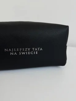 Czarna kosmetyczka z nadrukiem najlepszy tata na świecie
