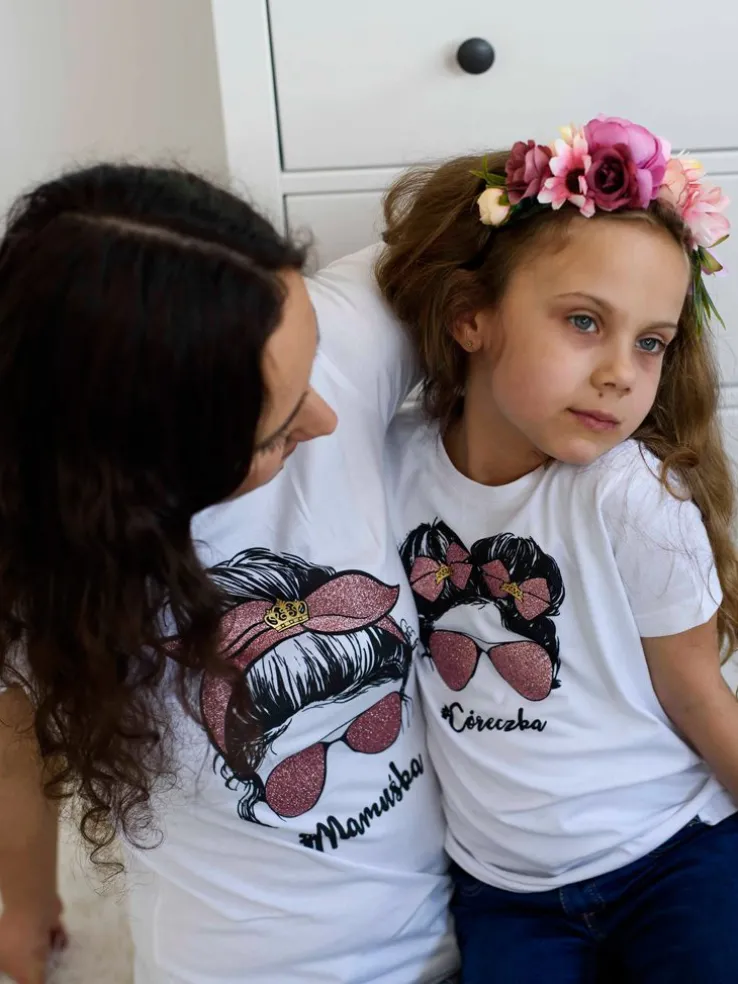 Damska koszulka z nadrukiem mamy w okularach #mamuśka