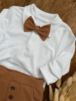 Elegancki komplet dla chłopca body polo + mucha + spodnie