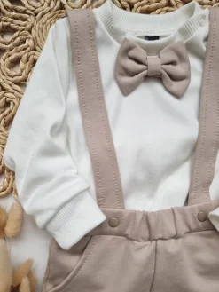 Elegancki komplet dla chłopca jasnobeżowy