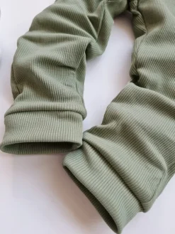 Getry prążkowane pistacjowe