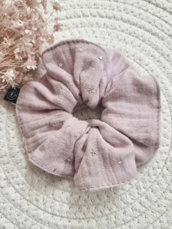 Gumka scrunchie do włosów muślinowa srebrne gwiazdki