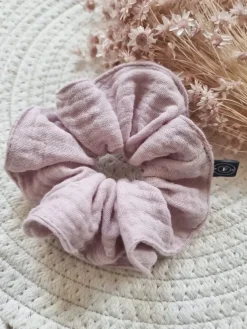 Gumka scrunchie do włosów muślinowa pastelowy róż