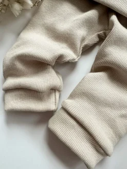 Jasnobeżowy komplet prążkowany (bluza + getry)