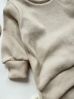 Jasnobeżowy komplet prążkowany (bluza + getry)