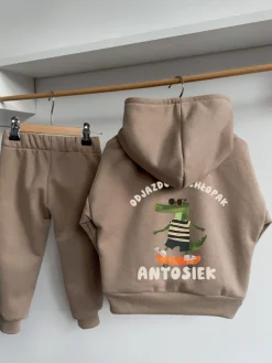 Kawowy komplet dla dziecka aligator (bluza z kapturem + spodnie)