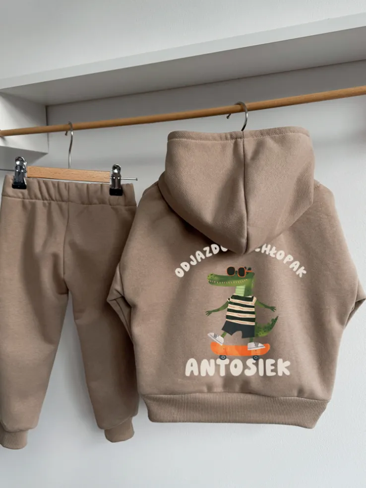 Kawowy komplet dla dziecka aligator (bluza z kapturem + spodnie)