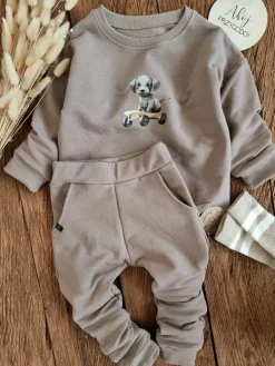 Kawowy komplet dresowy z pieskiem bluza + spodnie