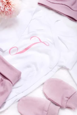 Komplet body z różowym inicjałem + półśpiochy lub spodnie