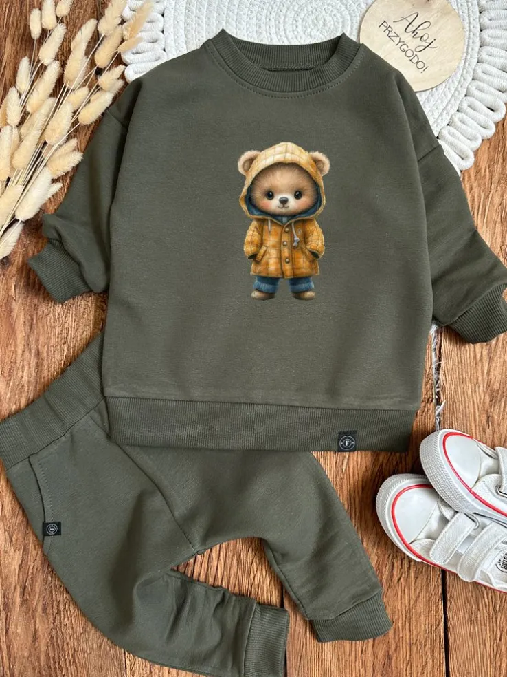 Komplet dla dziecka miś w żółtym płaszczu (bluza + spodnie)