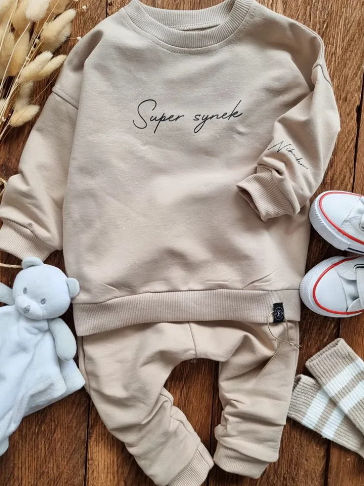Komplet dla dziecka super synek z imieniem na rękawku (bluza + spodnie)