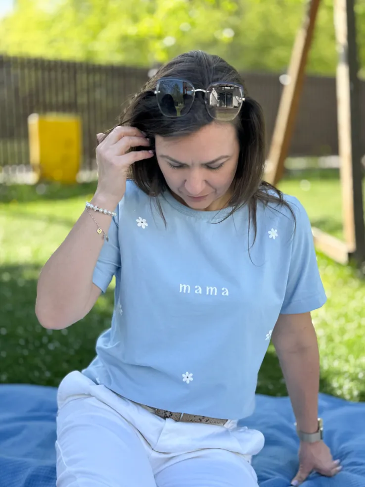 Koszulka damska z nadrukiem stokrotek mama