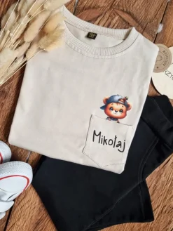 Koszulka dziecięca z kieszonką misio uczeń w czapeczce