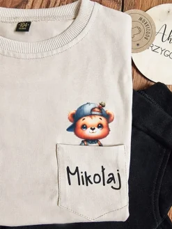 Koszulka dziecięca z kieszonką misio uczeń w czapeczce