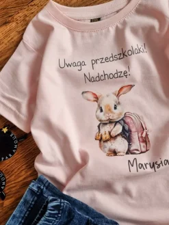 Koszulka dziecięca z króliczkiem Uwaga przedszkolaki!