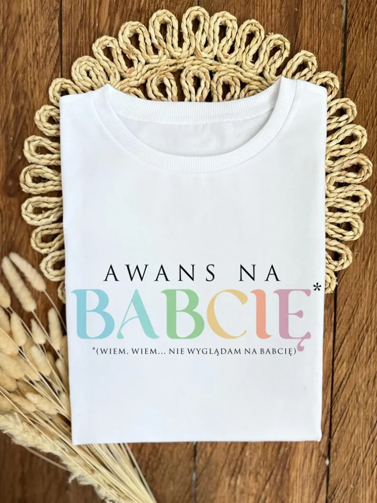 Koszulka z nadrukiem awans na babcię