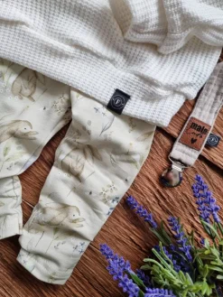 Legginsy dziecięce króliczki w polnych kwiatach