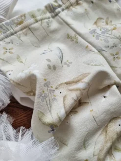 Legginsy dziecięce króliczki w polnych kwiatach
