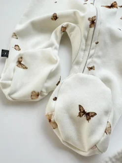 Pajacyk niemowlęcy na suwak ze stópkami boho motyle
