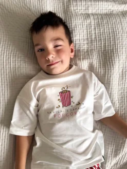 Piżama dla dziecka na kolację zamawiam popcorn