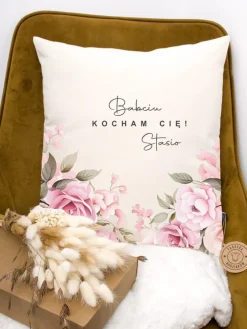 Poduszka z nadrukiem kwiatów Babciu kocham Cię!