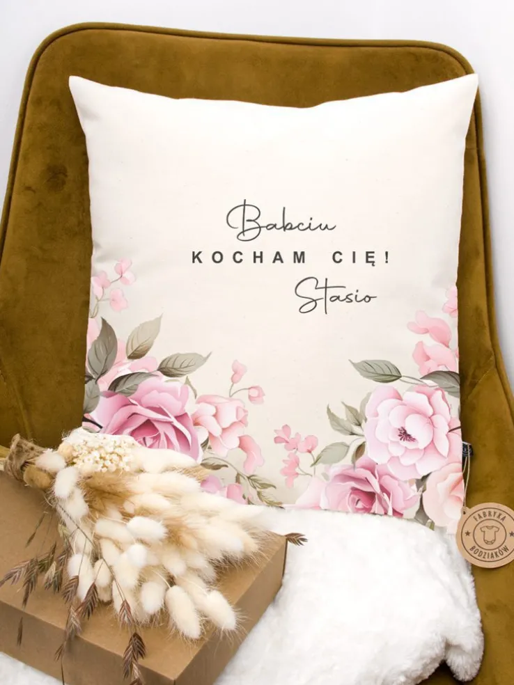 Poduszka z nadrukiem kwiatów Babciu kocham Cię!