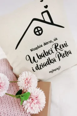 Poduszka z nadrukiem Wszędzie dobrze, ale u dziadków najlepiej
