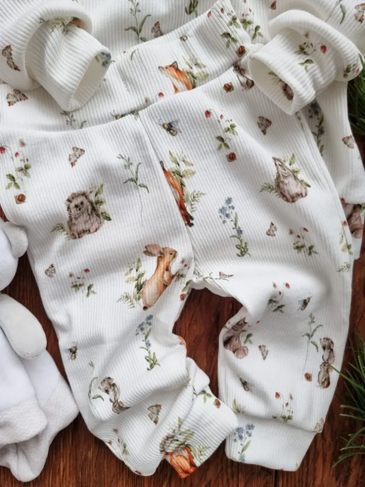 Prążkowany komplet leśni przyjaciele (bluza + spodnie)