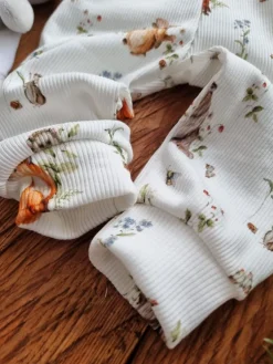 Prążkowany komplet leśni przyjaciele (bluza + spodnie)