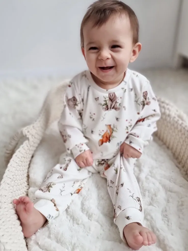 Prążkowany komplet leśni przyjaciele (bluza + spodnie)